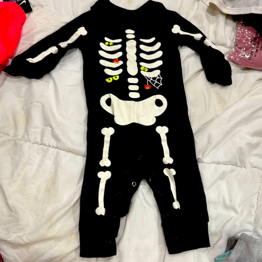 Carters Glow N Dark skeleton onesie size 9 Months